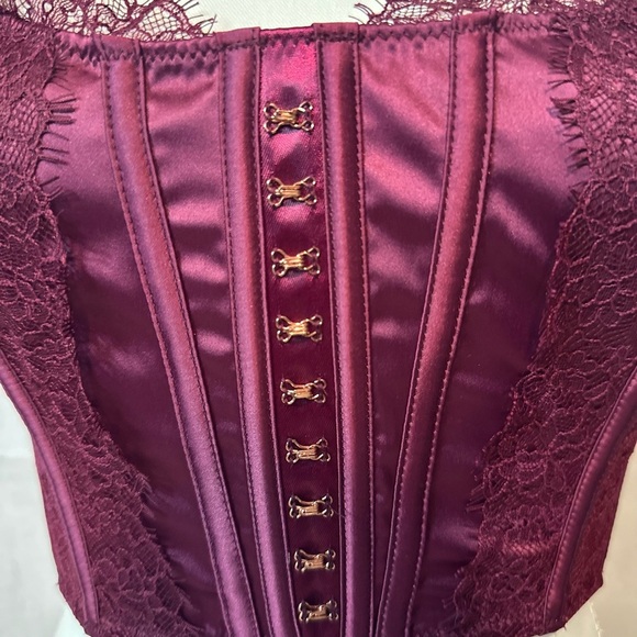 Victoria's Secret Burgundy Lace Bustier - Picture 4 of 12